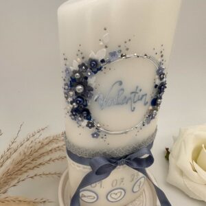 Taufkerze "Flowerloop" blau & weiß – Bild 2
