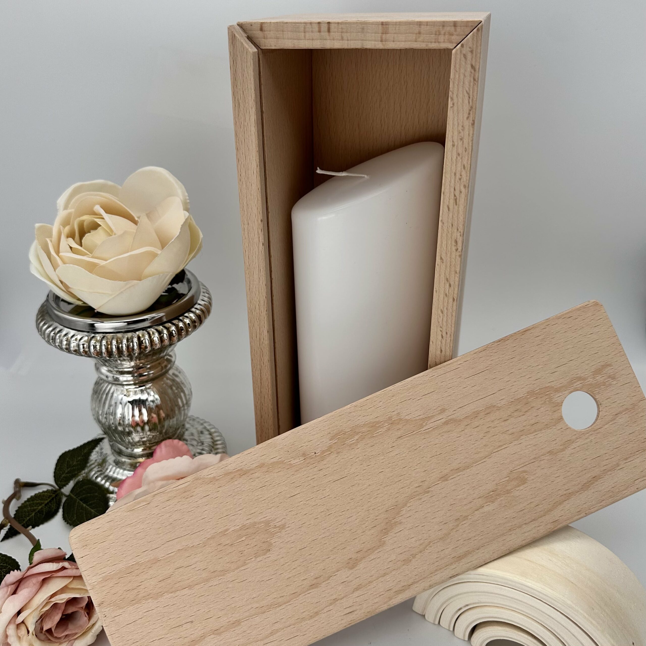 Taufkerze "Blumenwiese" mit Holzelement – Bild 11