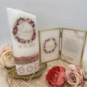 Taufkerze "Blütenkranz" zartrosa & brombeer – Bild 2