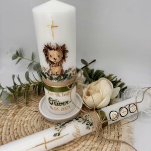 Taufkerze "Greenery" olivegrün &  Löwe – Bild 4