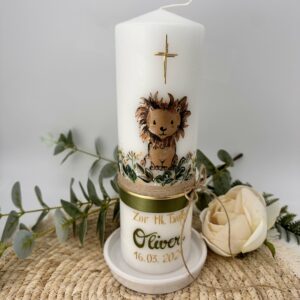 Taufkerze "Greenery" olivegrün &  Löwe