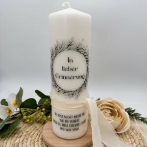 Trauerkerze "Schleierkrautkranz" mit Bändern und Spruch