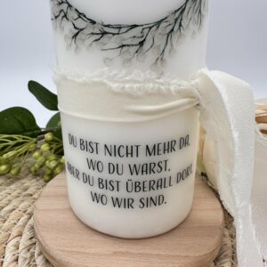 Trauerkerze "Schleierkrautkranz" mit Bändern und Spruch – Bild 4