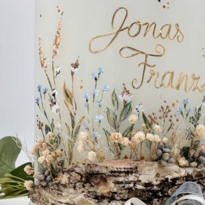 Taufkerze "Blumenwiese" mit Holzelement – Bild 5