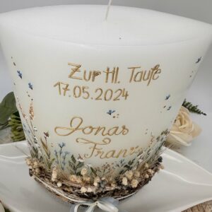 Taufkerze "Blumenwiese" mit Holzelement – Bild 6