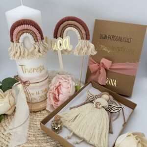 Taufkerze "Makramee-Regenbogen" brombeer & rosa mit Bändern – Bild 8