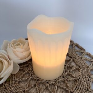 LED Kerze 10 x 15 cm mit Wachstropfen