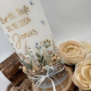 Taufkerze "Blumenwiese" mit Holzelement – Bild 3