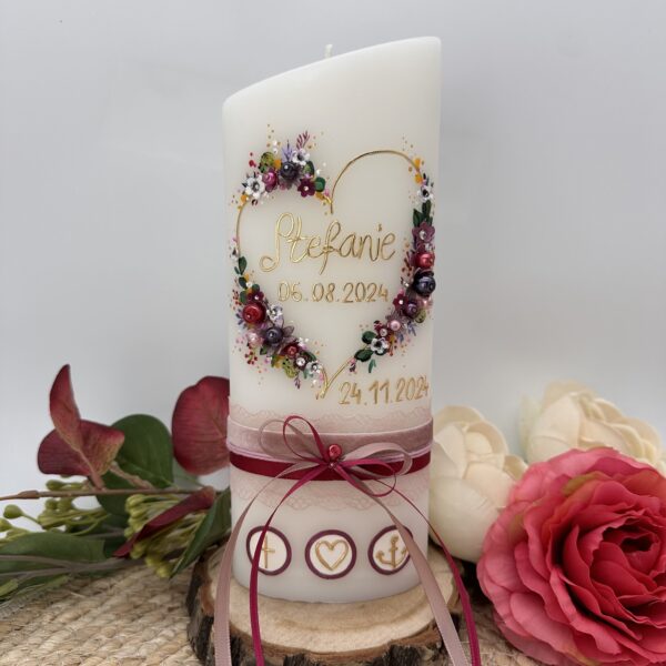 Taufkerze "Flowerheart" brombeer & lila