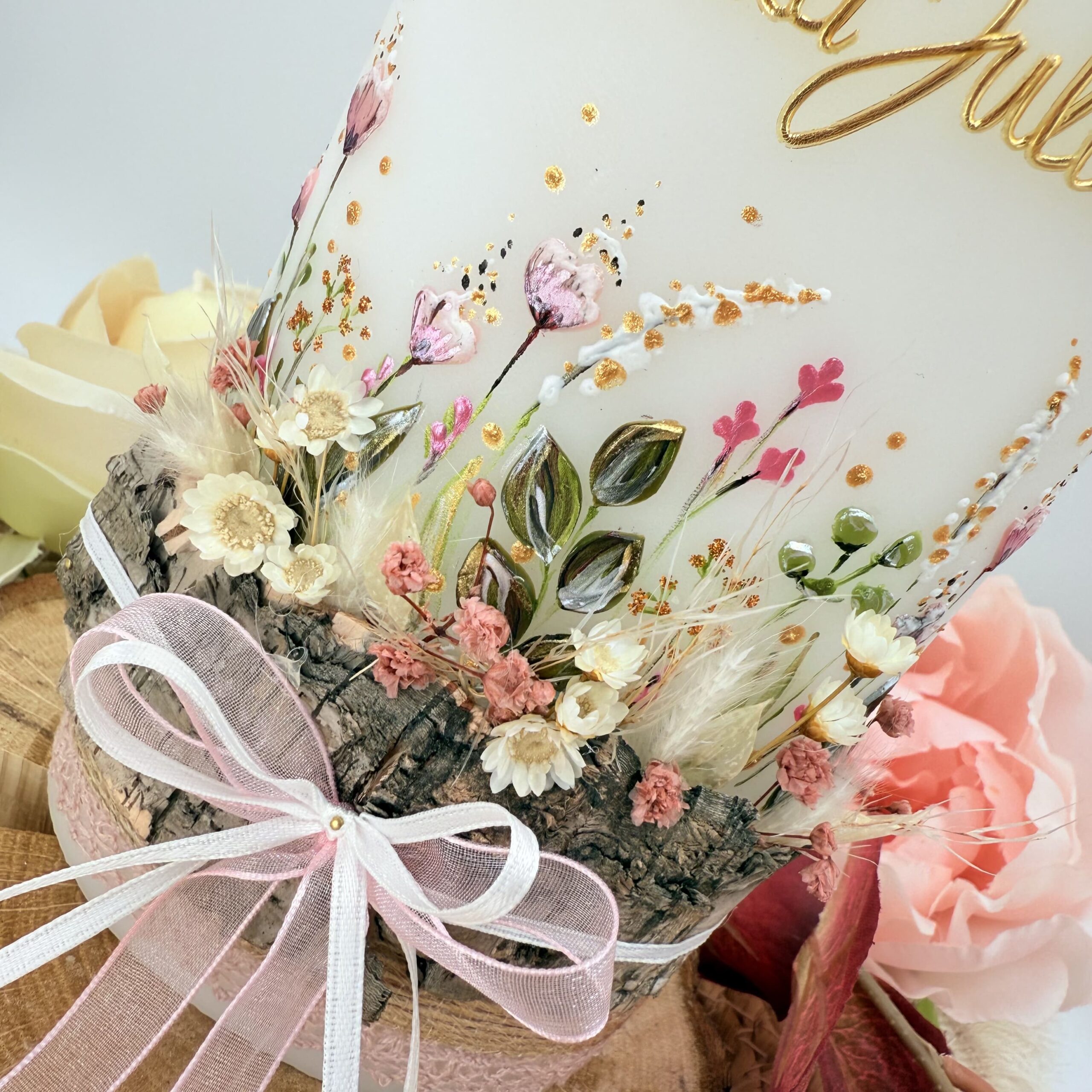 Taufkerze "Blumenwiese" mit Holzelement – Bild 6