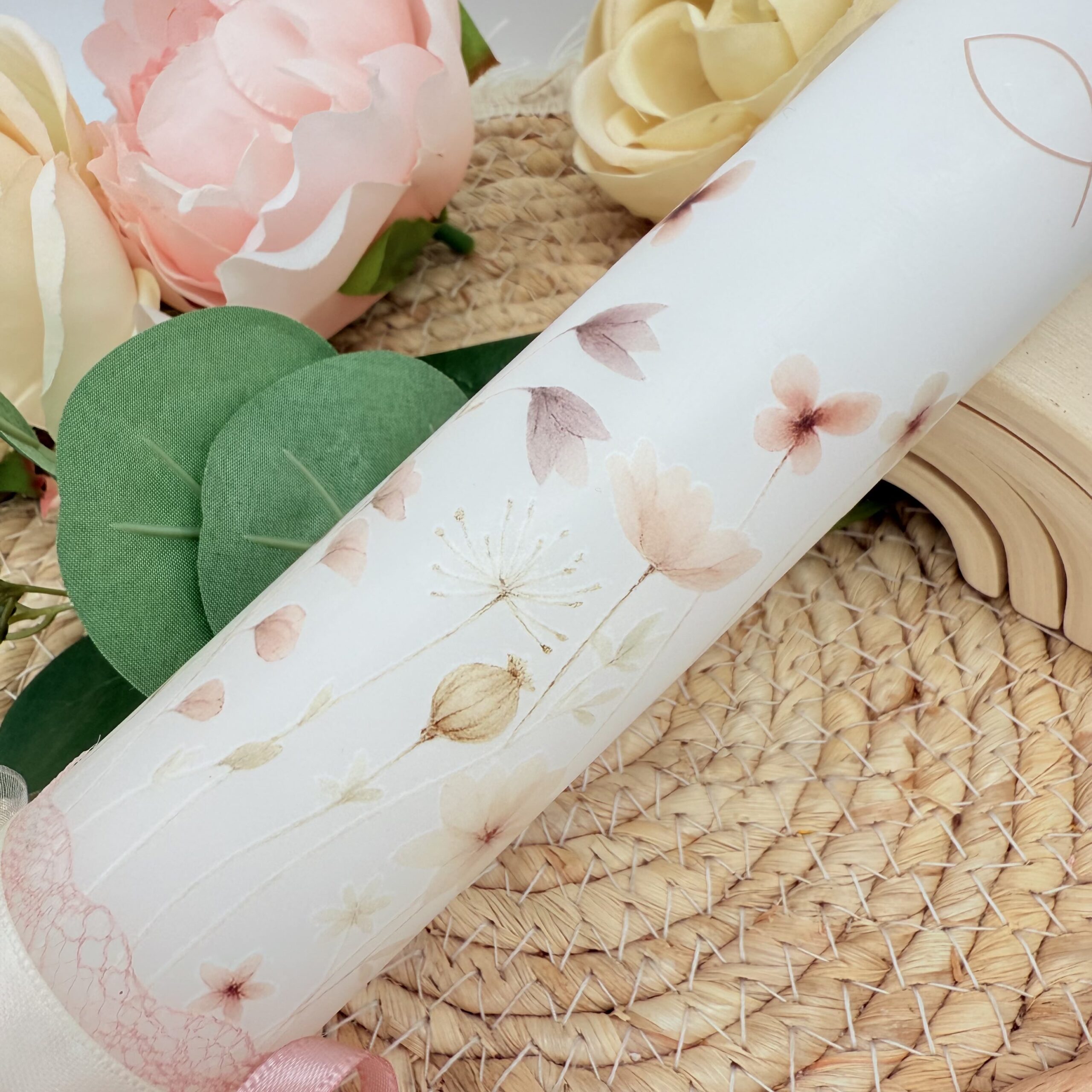 Tauf- oder Kommunionskerze "Blumenwiese" altrosa & creme – Bild 7