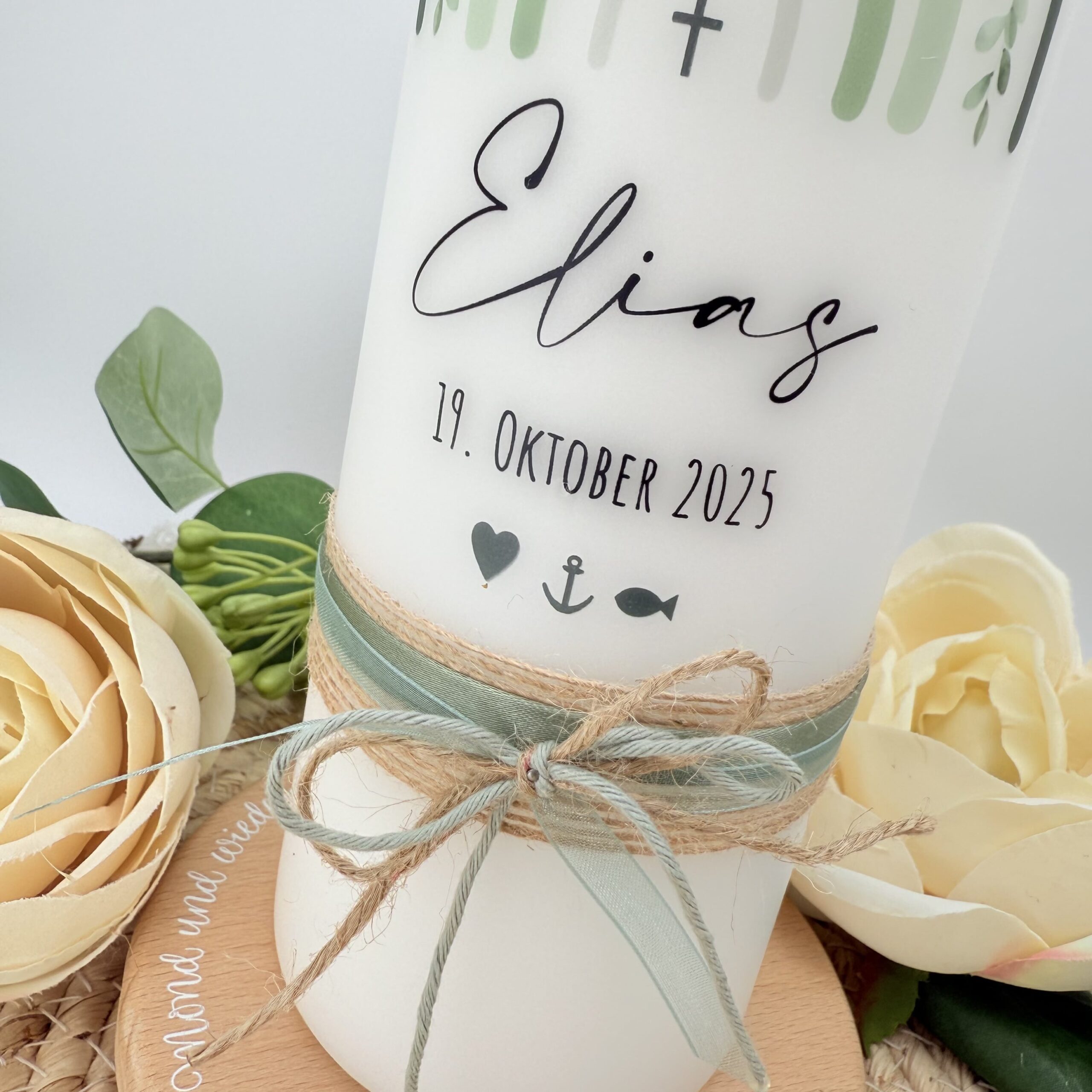 Taufkerze "Regenbogen" Eucalyptuskranz verschiedene Farbvarianten – Bild 4