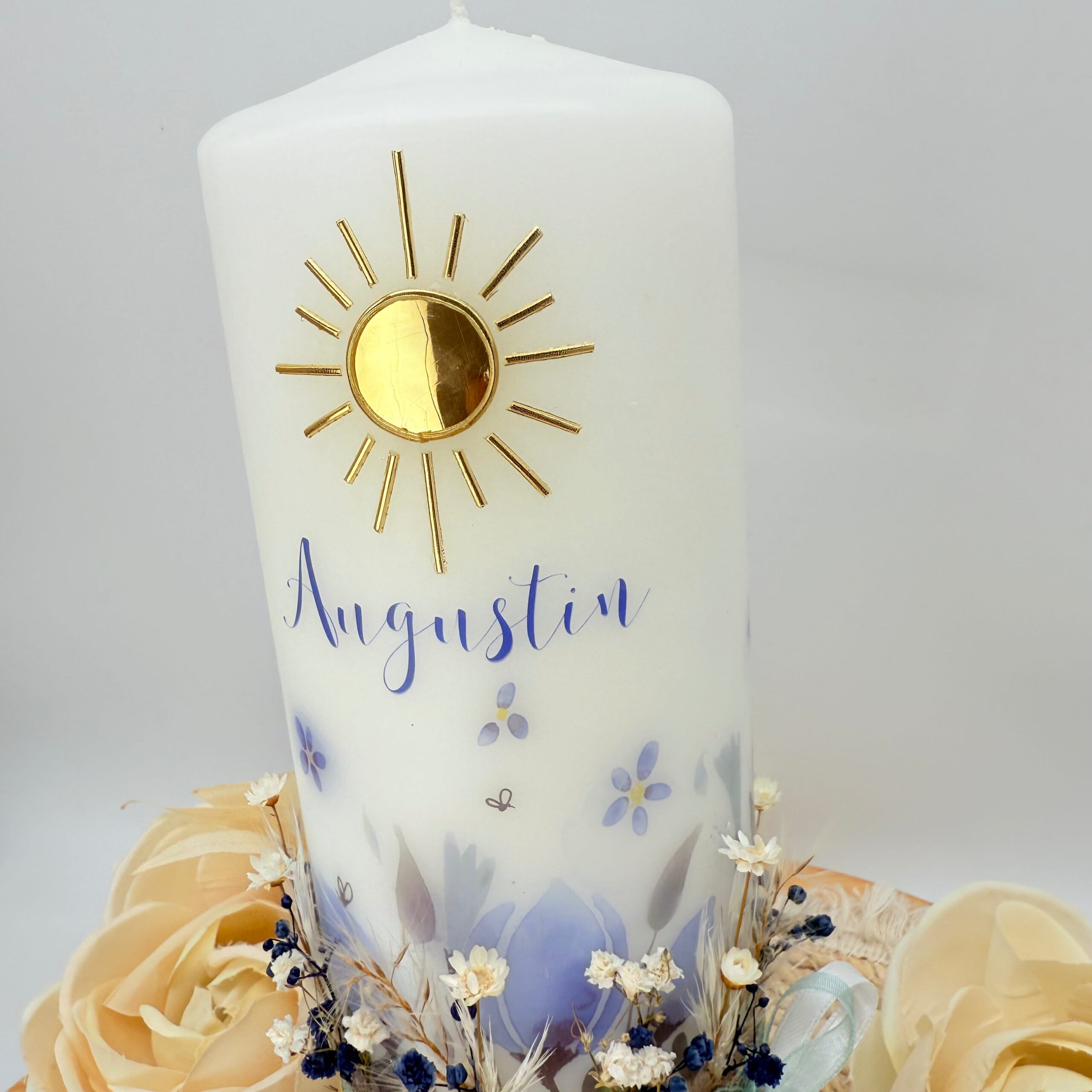 Taufkerze "Magnolie blau" mit Trockenblumen – Bild 4