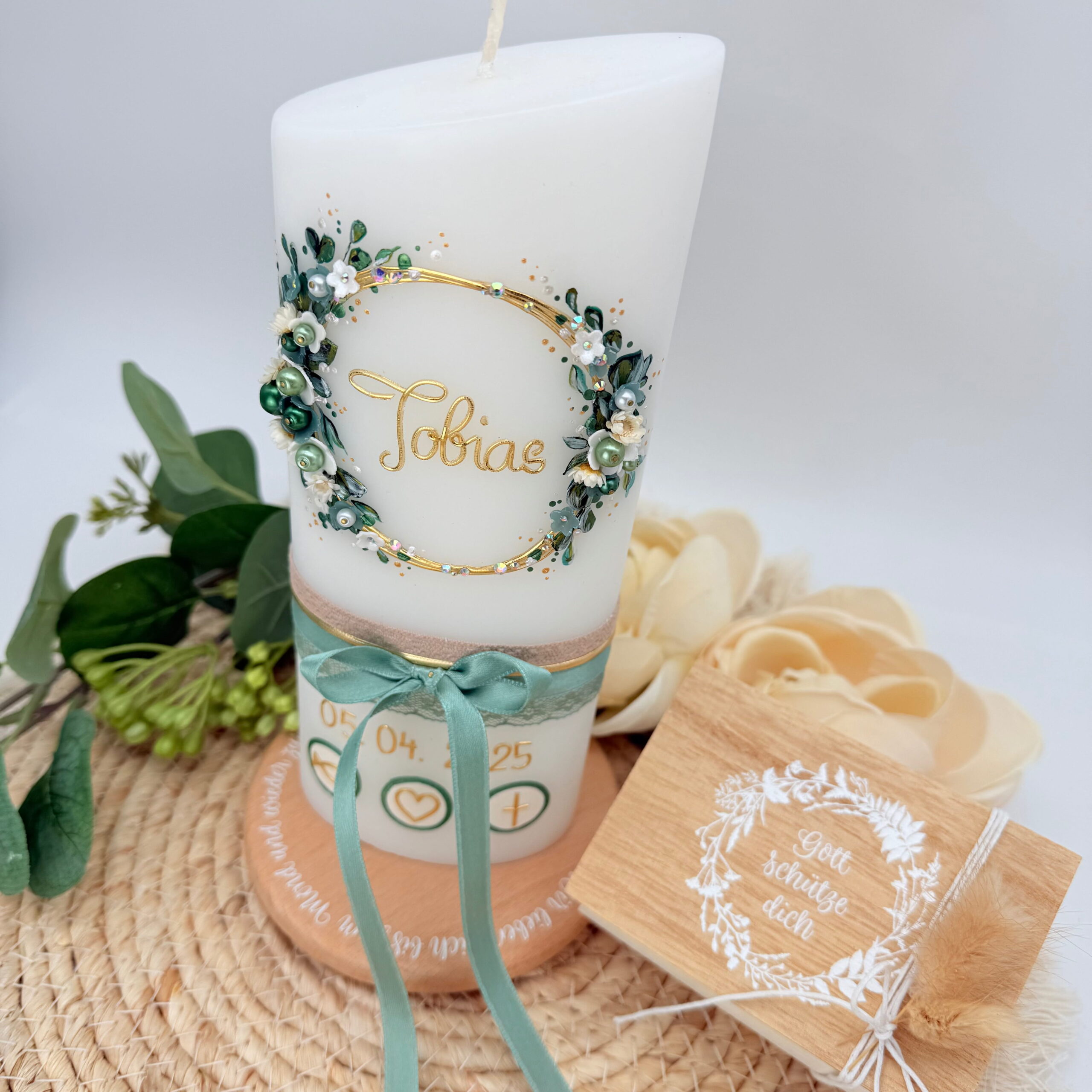 Taufkerze "Flowerloop" salbei & weiß – Bild 2