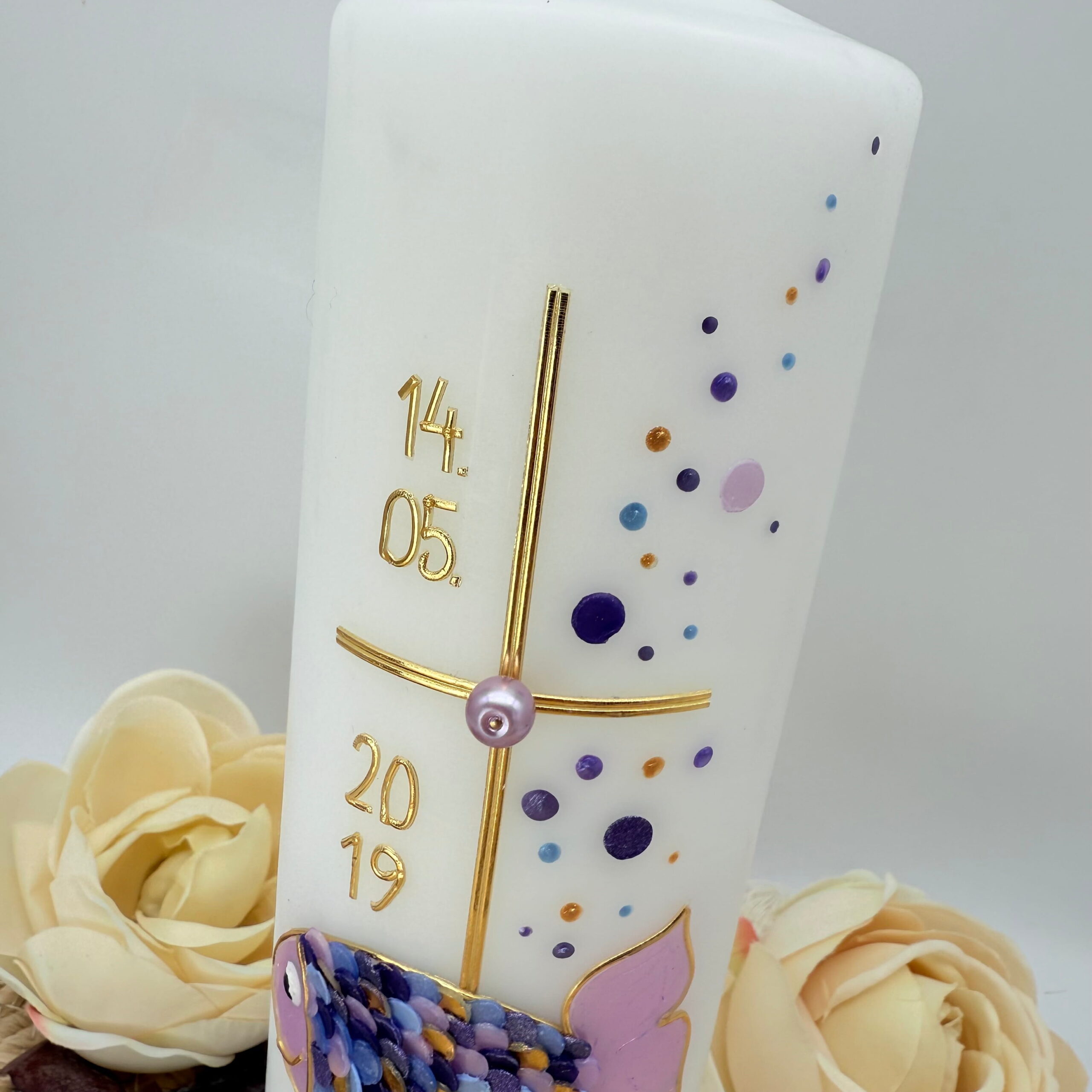 Taufkerze "Fisch" lila & gold – Bild 3