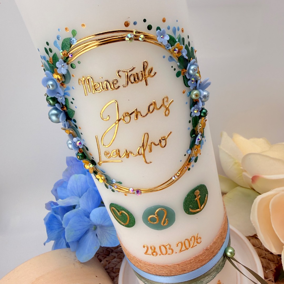 Taufkerze "Flowerloop" salbei & hellblau mit Spruch – Bild 4